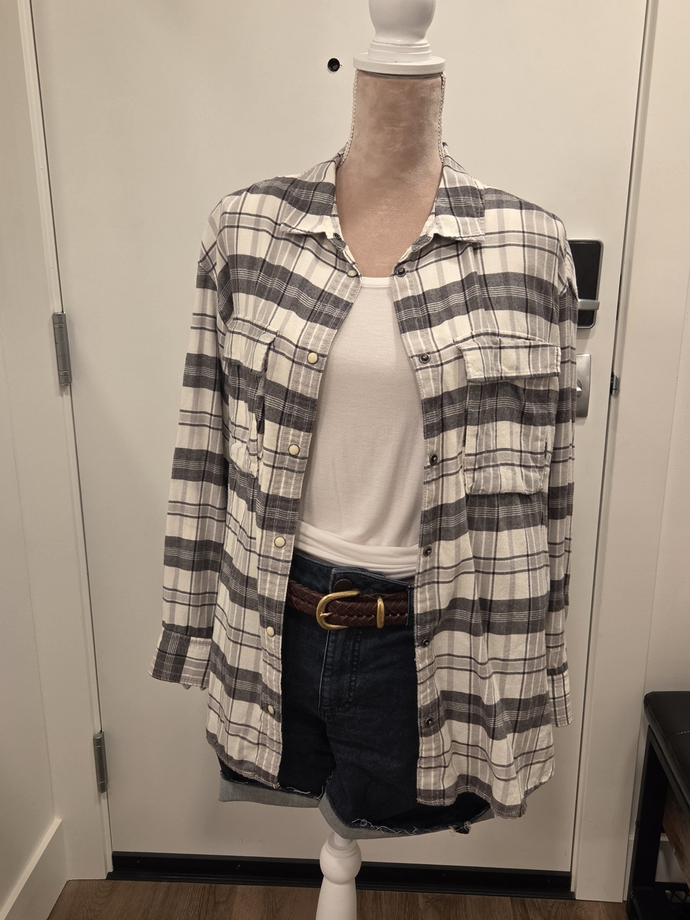 American Eagle Plaid Snap Front Shirt Jacket - Cream & Gray Plaid - Medium